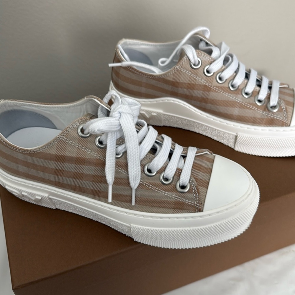 New Burberry sneakers